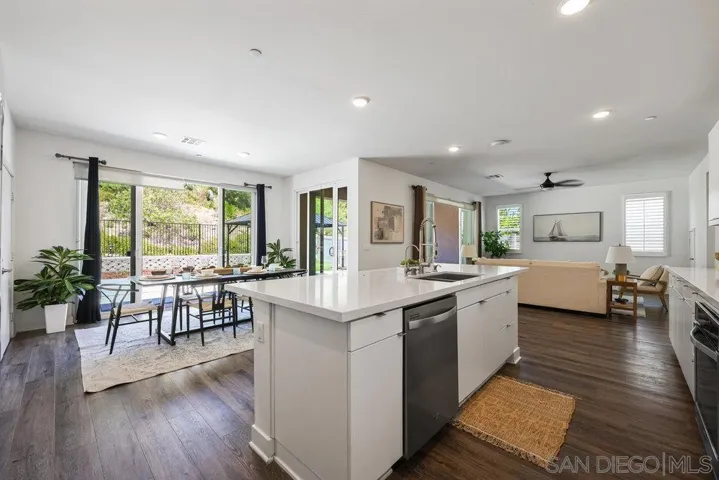 8894 Trailridge Ave, Santee, California 92071
