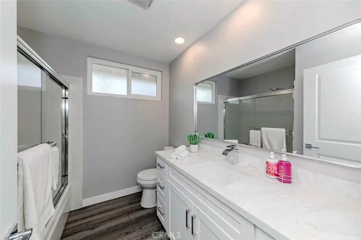Remodeled full bathroom on upper level.