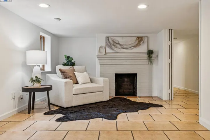 2151 Alameda Avenue, Alameda, California 94501