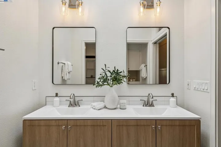 2151 Alameda Avenue, Alameda, California 94501
