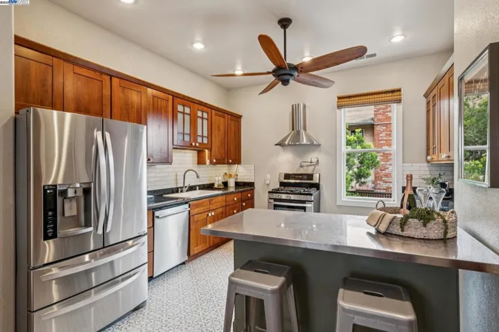 2151 Alameda Avenue, Alameda, California 94501