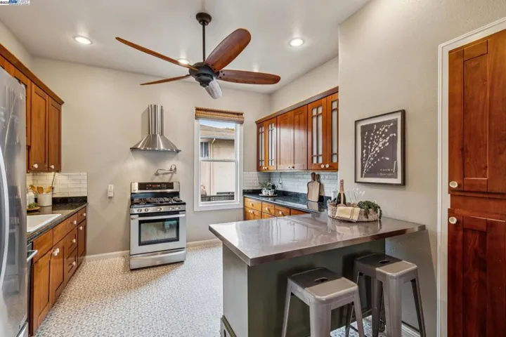 2151 Alameda Avenue, Alameda, California 94501