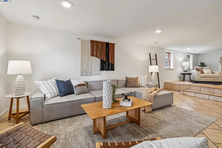 2151 Alameda Avenue, Alameda, California 94501