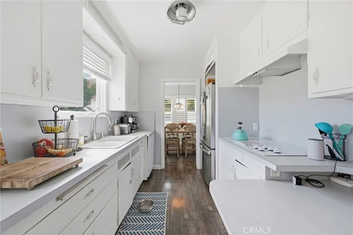 2076 Elanita, San Pedro, California 90732