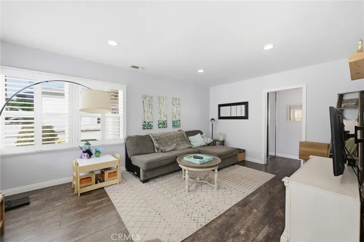 2076 Elanita, San Pedro, California 90732