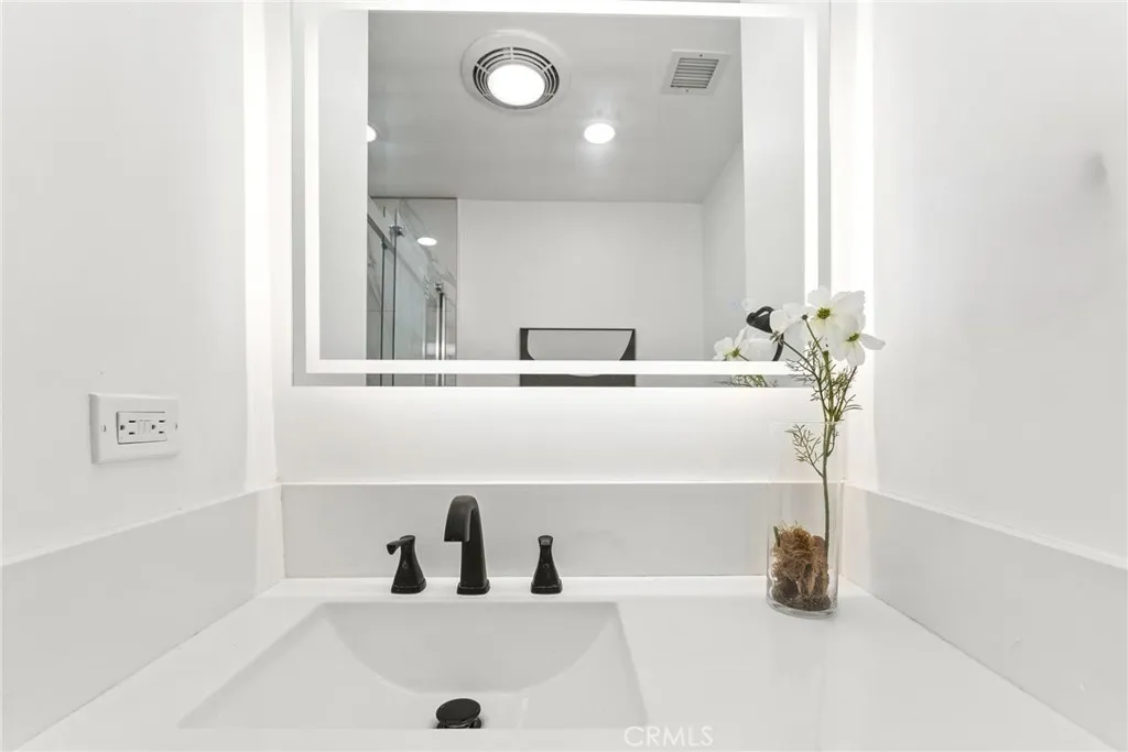 9246 Manzanar, Downey, California 90240 home-pic-29