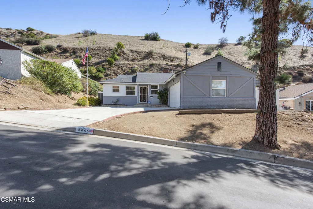 8466 Springford Drive, Sun Valley, California 91352 home-pic-4