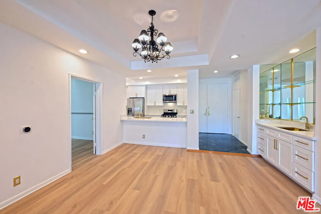 234 S Gale Drive 308, Beverly Hills, California 90211 home-pic-7