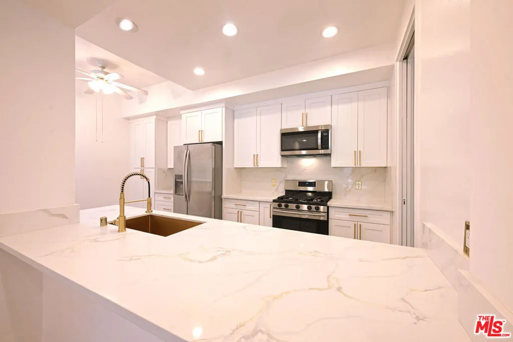 234 S Gale Drive 308, Beverly Hills, California 90211 home-pic-8