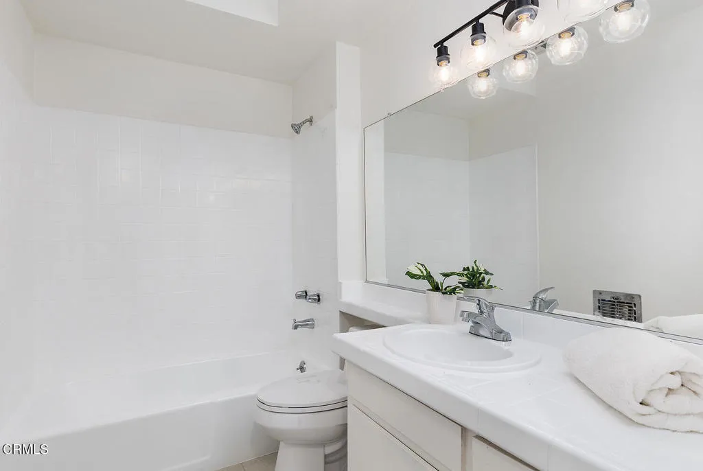 972 E California Boulevard 201, Pasadena, California 91106 home-pic-21