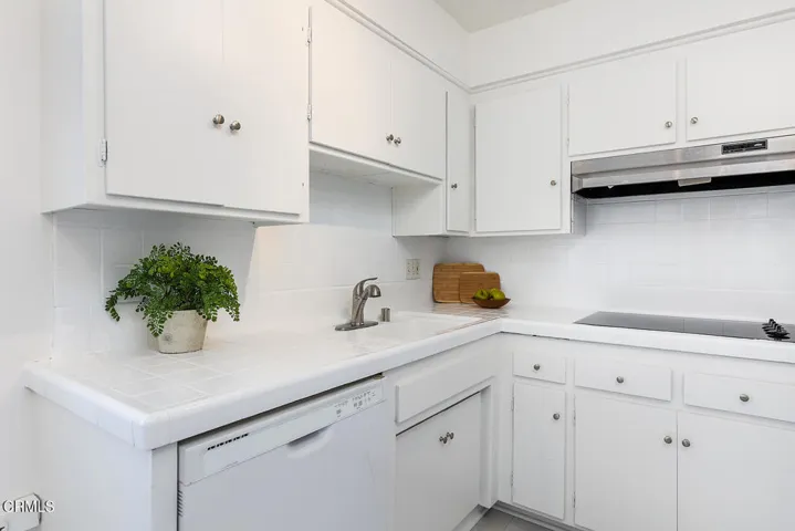 972 E California Blvd #201 020-mls