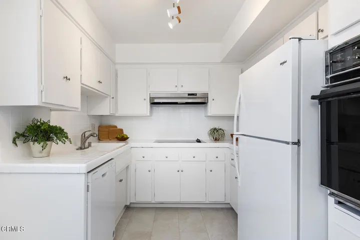 972 E California Blvd #201 017-mls