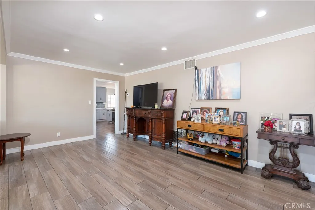 9205 Haddon Avenue, Sun Valley, California 91352 home-pic-4