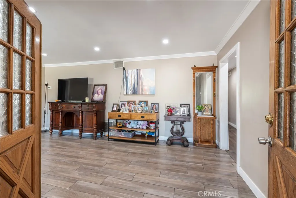 9205 Haddon Avenue, Sun Valley, California 91352 home-pic-3