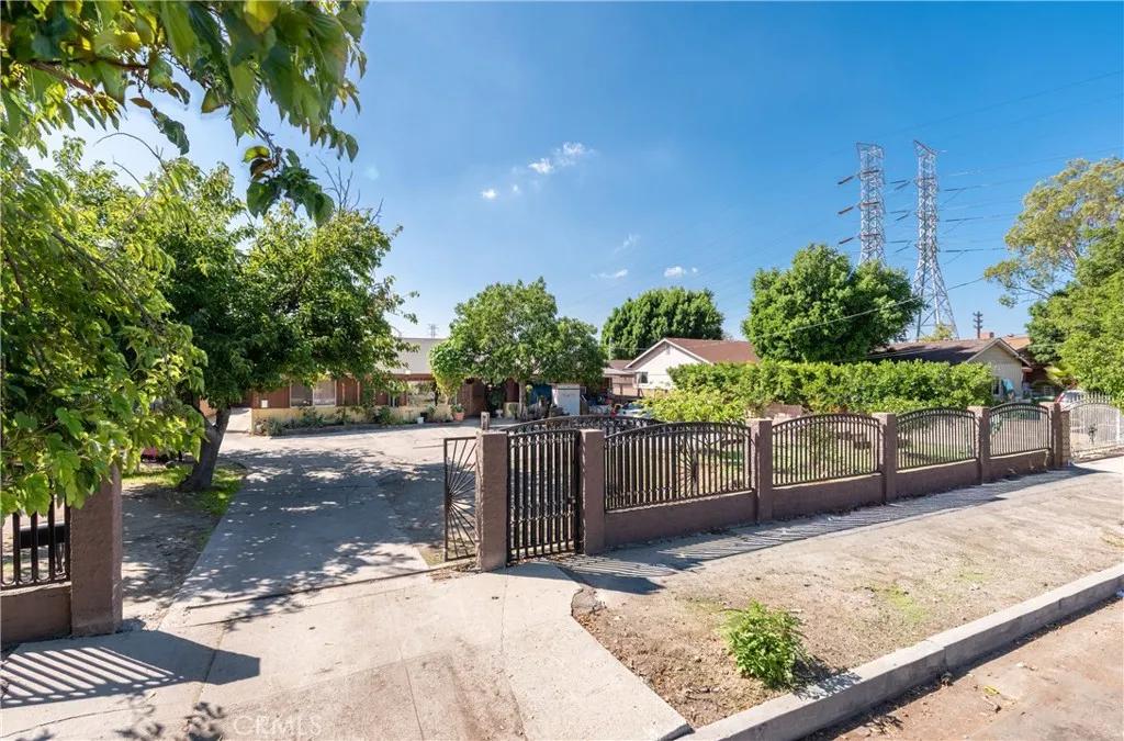 9205 Haddon Avenue, Sun Valley, California 91352 home-pic-1