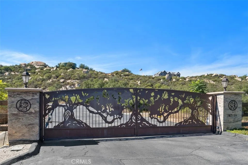 Custom estate gate entry