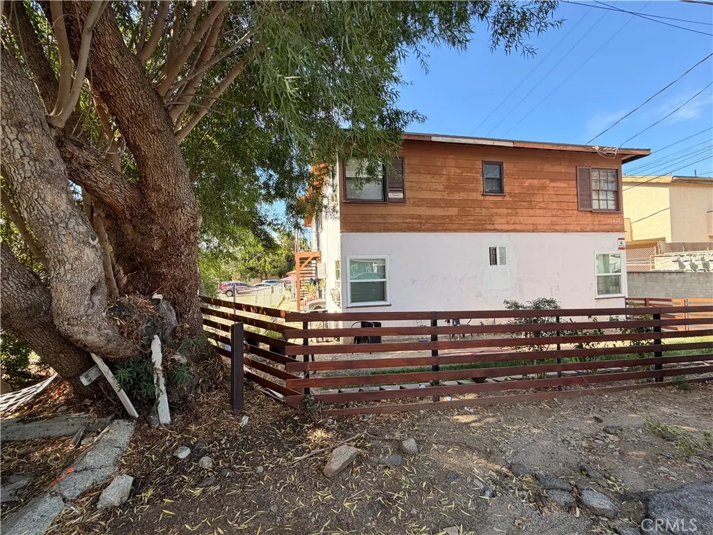 10429 Mcvine Avenue, Sunland, California 91040 home-pic-1