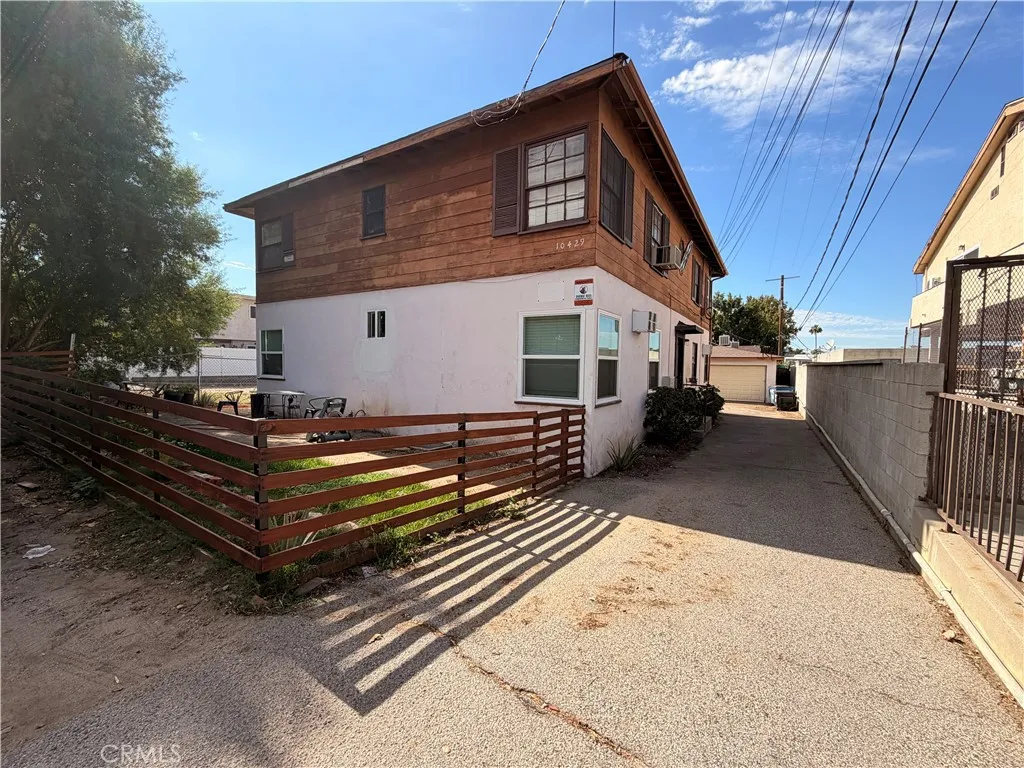 10429 Mcvine Avenue, Sunland, California 91040 home-pic-0