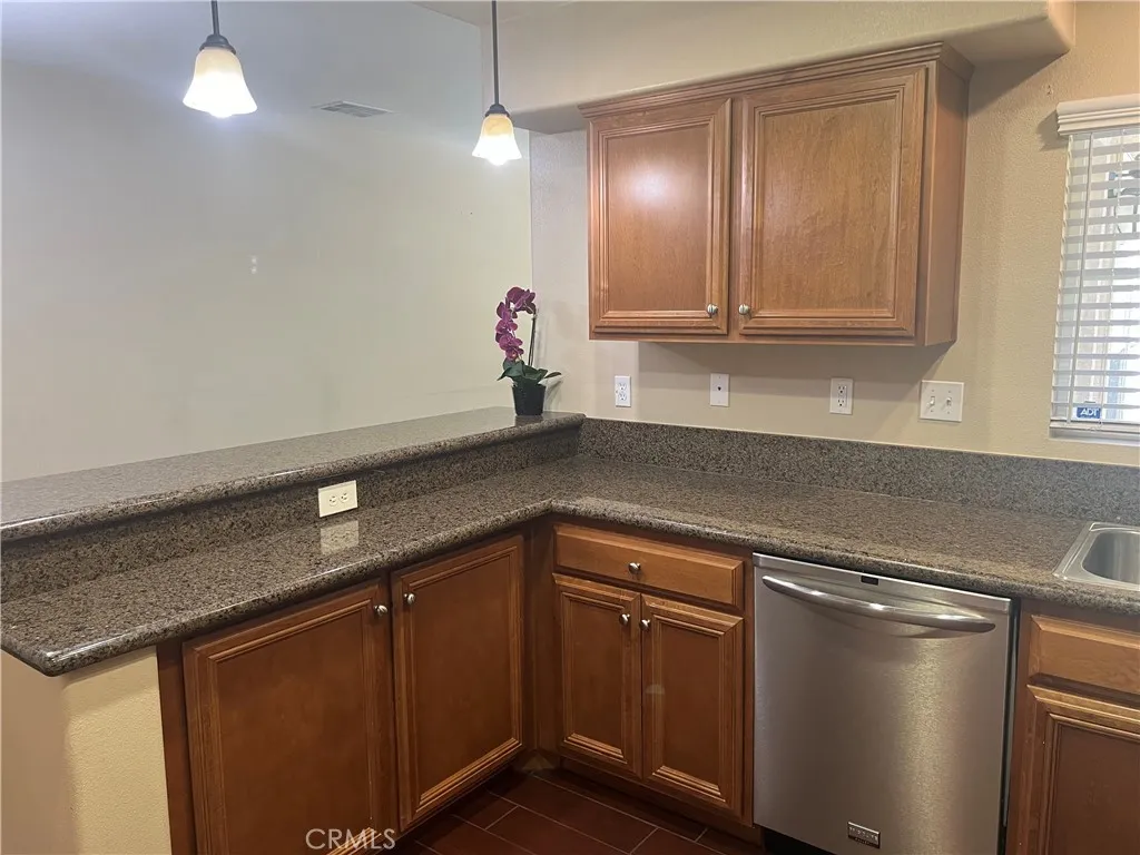 1510 Orange Avenue 902, Redlands, California 92373 home-pic-7
