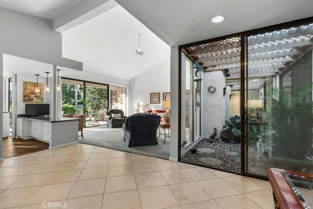 393 Gran Via, Palm Desert, California 92260 home-pic-4