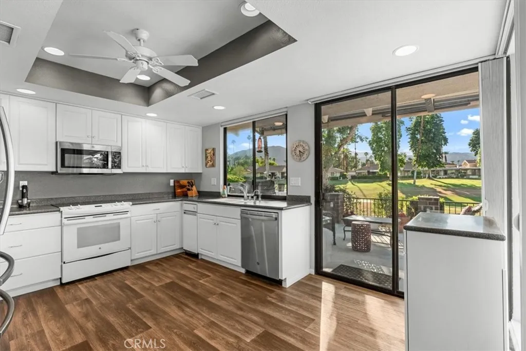 393 Gran Via, Palm Desert, California 92260 home-pic-12
