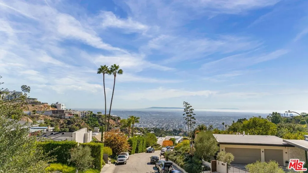 1871 Marcheeta Place, Los Angeles, California 90069 home-pic-35