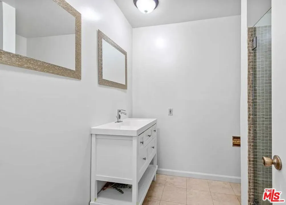1871 Marcheeta Place, Los Angeles, California 90069 home-pic-11