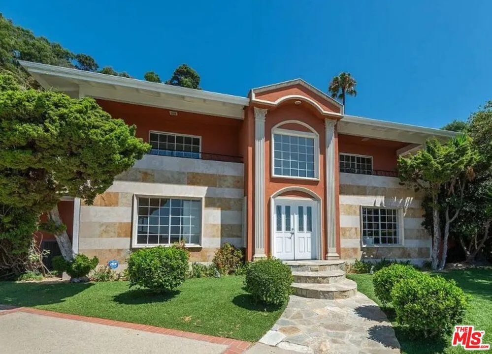1871 Marcheeta Place, Los Angeles, California 90069 home-pic-2