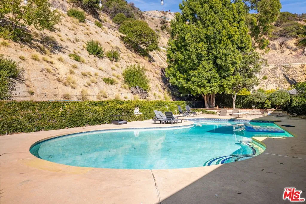 1871 Marcheeta Place, Los Angeles, California 90069 home-pic-34