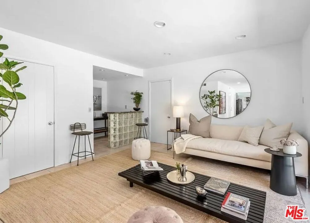 1871 Marcheeta Place, Los Angeles, California 90069 home-pic-17