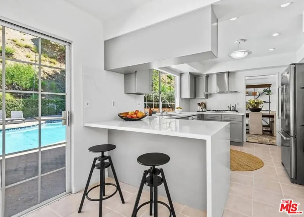 1871 Marcheeta Place, Los Angeles, California 90069 home-pic-14