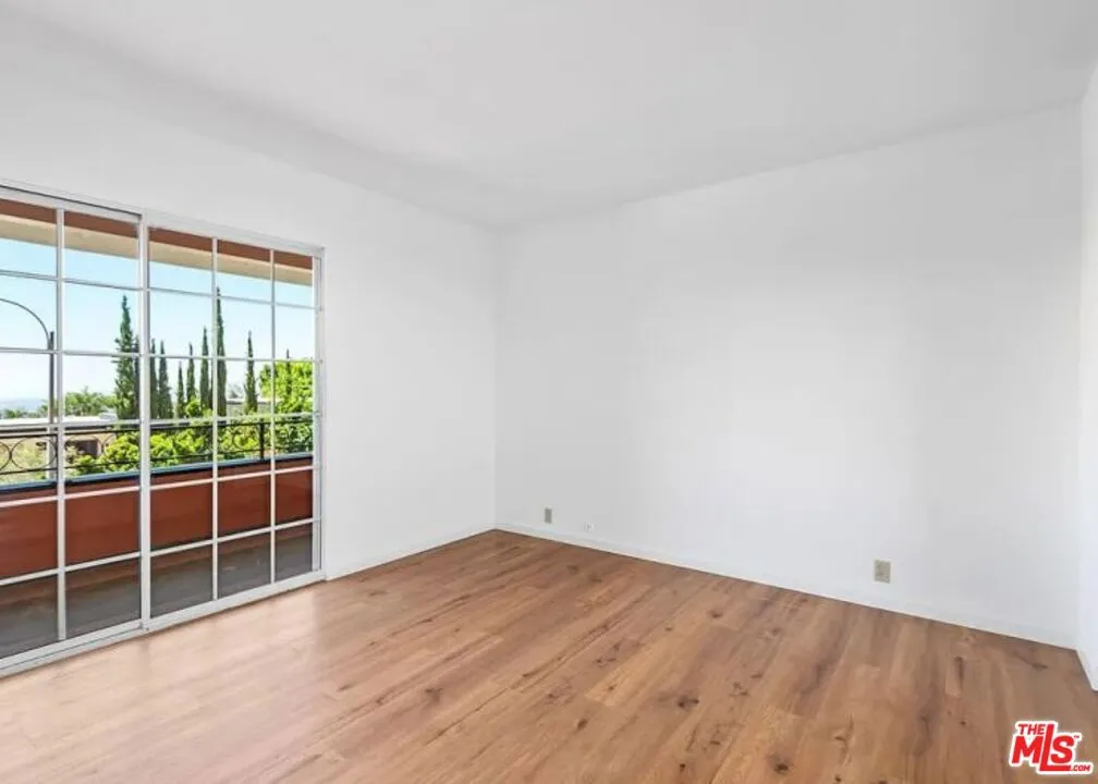 1871 Marcheeta Place, Los Angeles, California 90069 home-pic-22