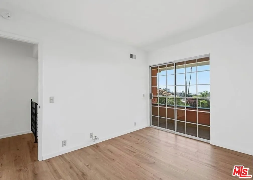 1871 Marcheeta Place, Los Angeles, California 90069 home-pic-23