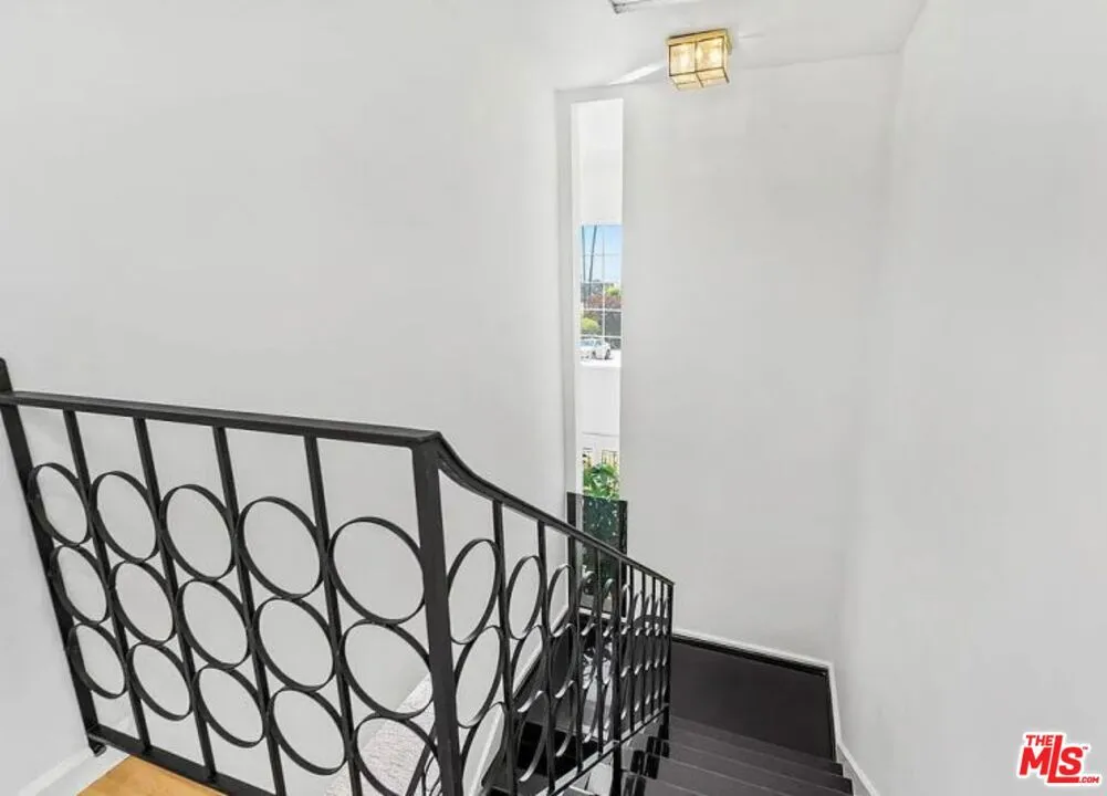1871 Marcheeta Place, Los Angeles, California 90069 home-pic-24