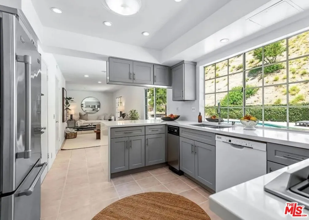1871 Marcheeta Place, Los Angeles, California 90069 home-pic-12