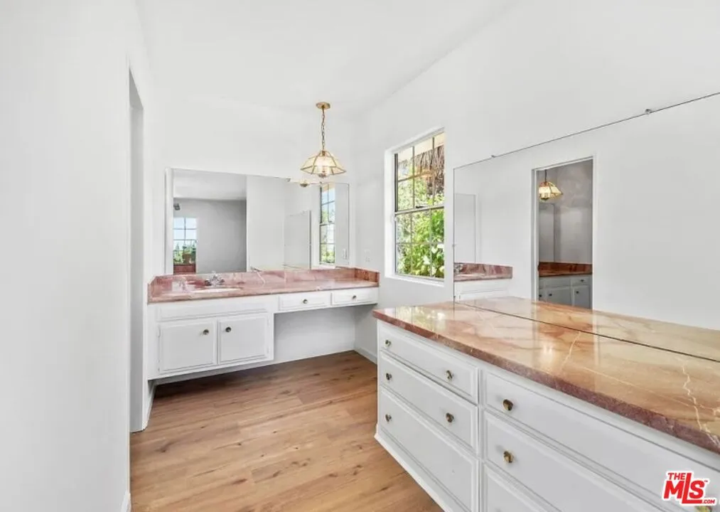 1871 Marcheeta Place, Los Angeles, California 90069 home-pic-32