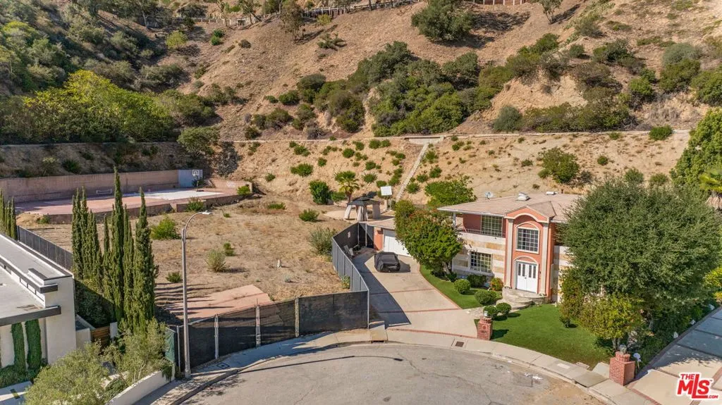 1871 Marcheeta Place, Los Angeles, California 90069 home-pic-4