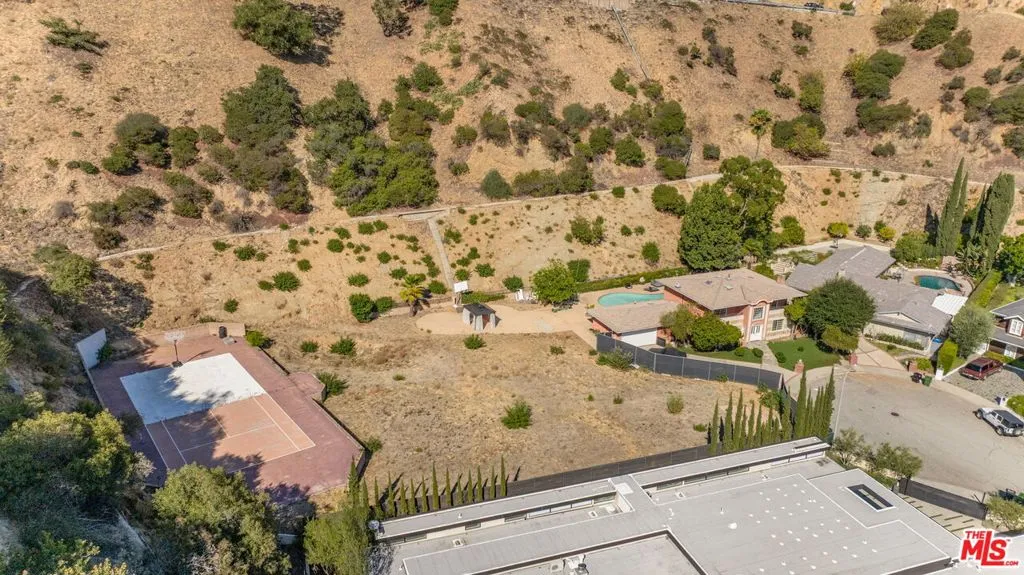 1871 Marcheeta Place, Los Angeles, California 90069 home-pic-5
