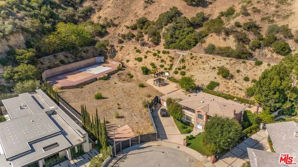 1871 Marcheeta Place, Los Angeles, California 90069 home-pic-3