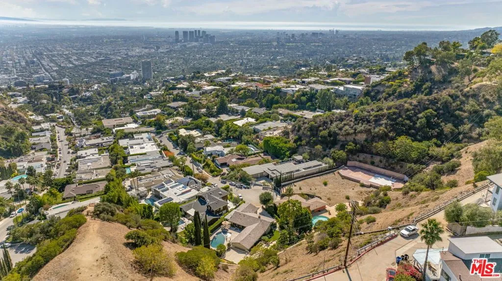 1871 Marcheeta Place, Los Angeles, California 90069 home-pic-1