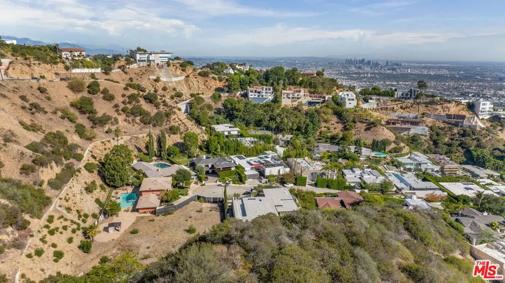 1871 Marcheeta Place, Los Angeles, California 90069 home-pic-17