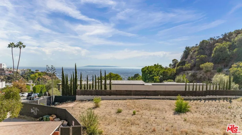 1865 Marcheeta Place, Los Angeles, California 90069 — photo 5