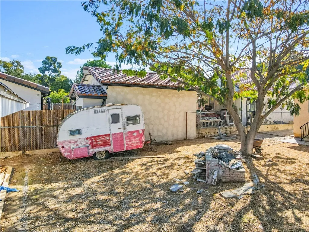 8421 Grenoble, Sunland, California 91040 home-pic-11