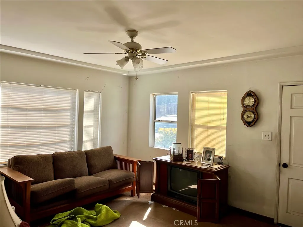 8421 Grenoble, Sunland, California 91040 home-pic-5