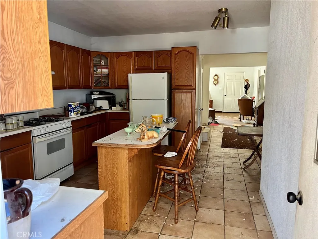 8421 Grenoble, Sunland, California 91040 home-pic-4