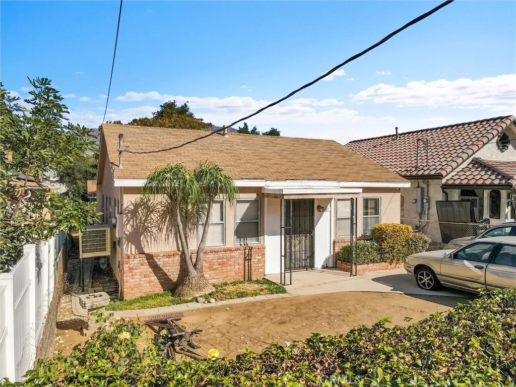 8421 Grenoble, Sunland, California 91040 home-pic-1