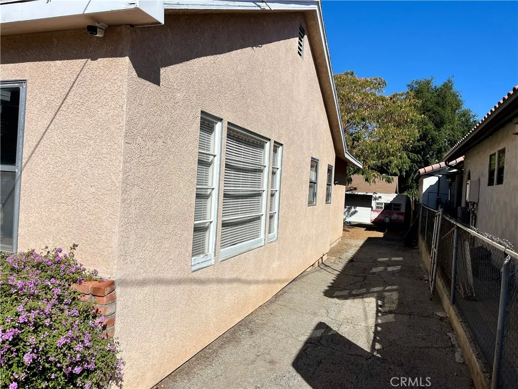 8421 Grenoble, Sunland, California 91040 home-pic-3