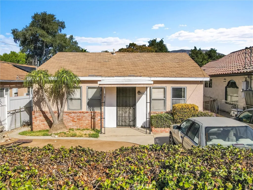 8421 Grenoble, Sunland, California 91040 home-pic-0
