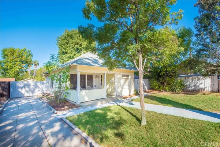 1107 W Grand, Corona, California 92882