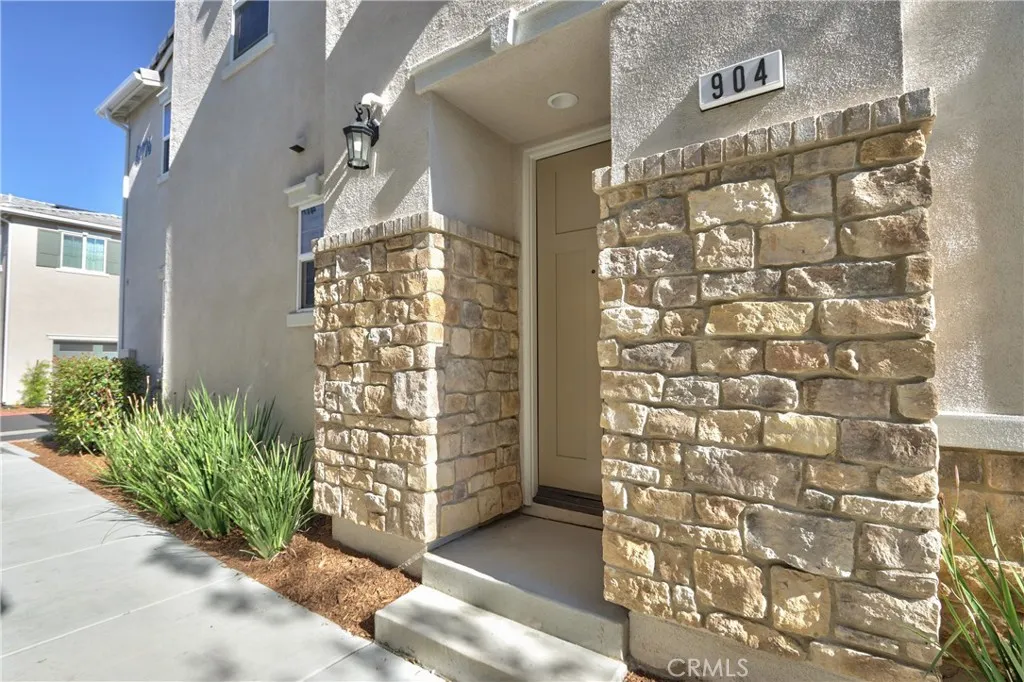 41976 Isadora 904, Murrieta, California 92562 home-pic-2